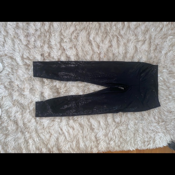 90’Degree Obsidian Snakeskin Foil UpLift Leggings - Picture 8 of 11